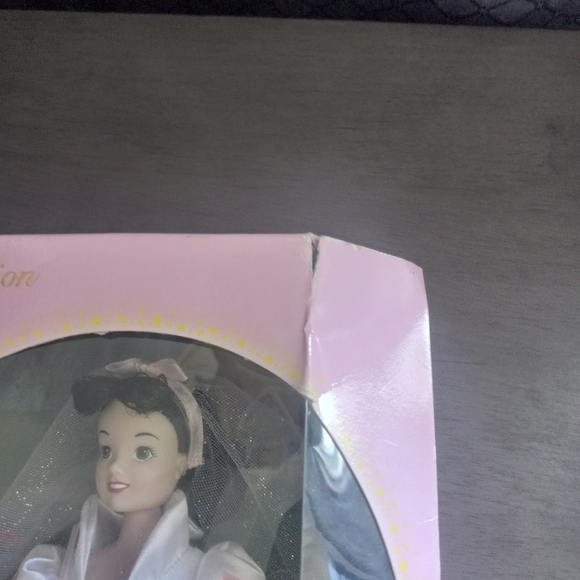 2005 Special Edition Walt Disney Snow White Wedding Doll Set - Picture 9 of 13